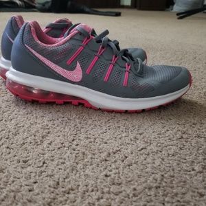 Nike Max Dynasty Tennis Shoes